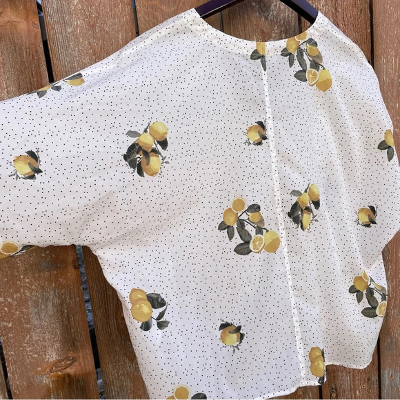 JASMINE & JULIANA Women’s Lemon Polka Dot Short Sleeve V neck Blouse Size Medium - Picture 9 of 11
